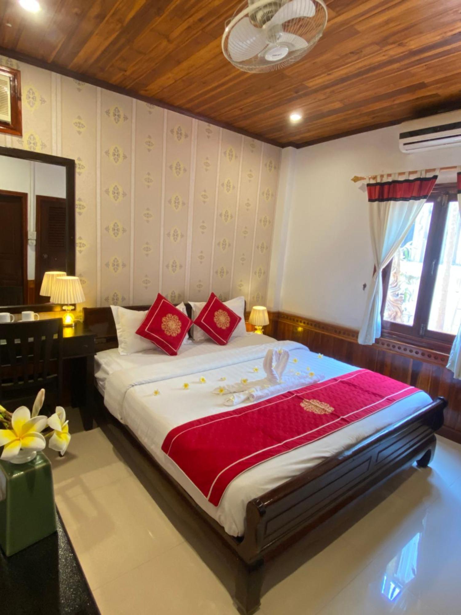 Golden Lotus Boutique Hotel Луангпхабанг Экстерьер фото